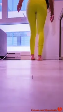 Poster: MicroStudio – Giantess Cousins footsteps