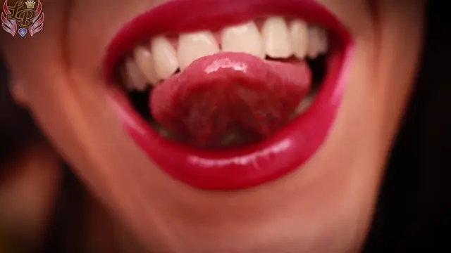 Poster: Lissie Belle – Impatient Giantess At The Airport 2