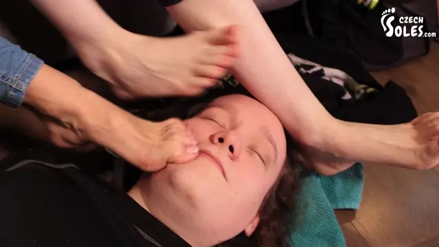 Poster: Lazy guy s double foot smother humiliation