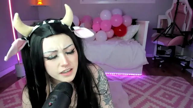 Poster: Pink Drip – Cow Cam Highlights