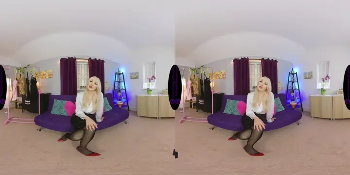 Poster: The English Mansion – Princess Aurora – Roommate Girls Only – VR