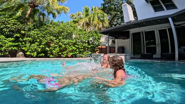 Poster: Princess Nathalia – Pool Time Lift and Carry