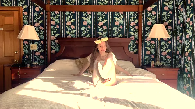 Poster: Supreme Mila - MILAS MAGICAL MYSTERY SOLE