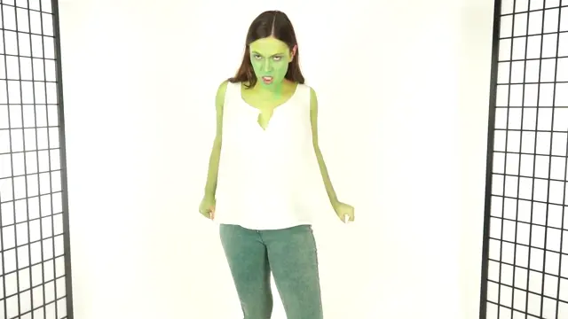 Poster: Alyssa Reece – She Hulk Is Freed Poster: Alyssa Reece – She Hulk Is Freed