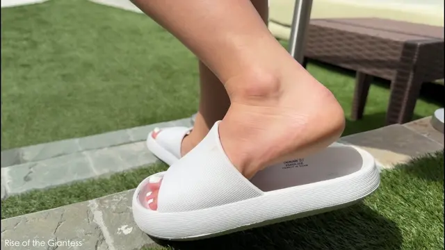 Poster: RISE OF THE GIANTESS Roll The Dice Giantess Gabriela