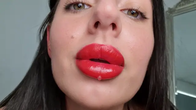 Poster: Red Lips Vs Black Lips