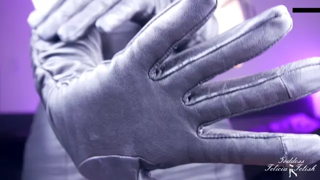 Poster: Leather Glove Obsessed