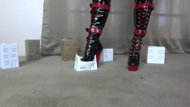 Poster: Goldie Blair – Take Over The World