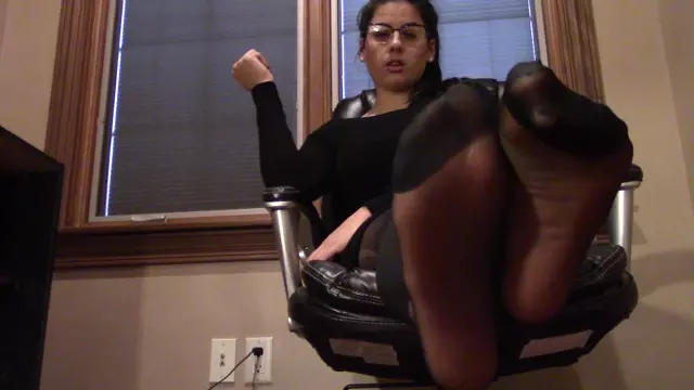 Poster: Enchantressbree - Beg for your job